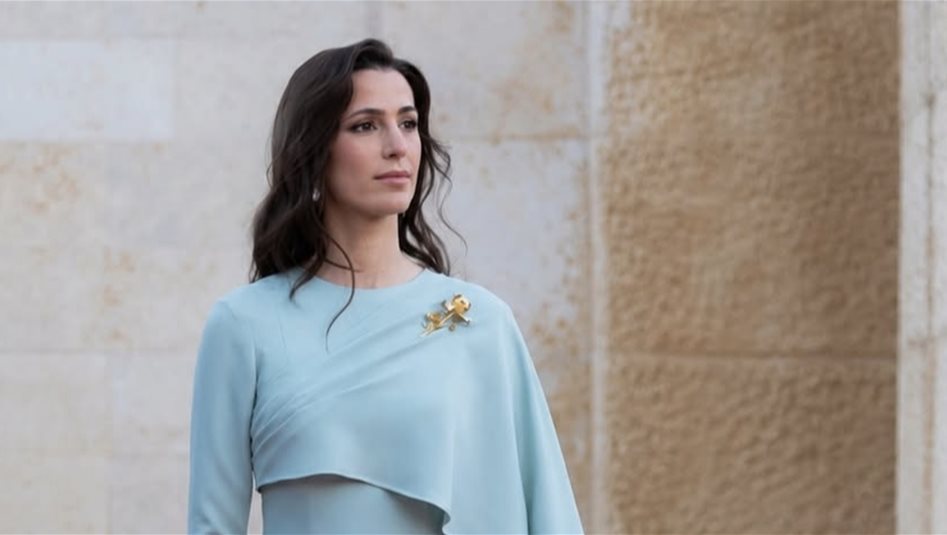 نبت السيوف وحد سيفك ما نبا لمسة من فيروز في إطلالة رجوة الحسين 