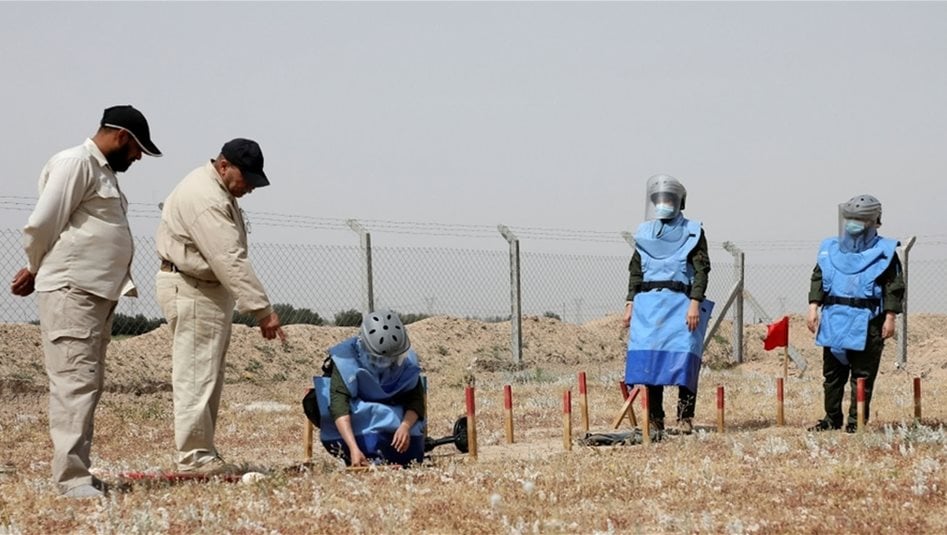 فجوة الأجور والتمييز الوظيفي.. كشف خفايا قطاع إزالة الألغام في العراق 