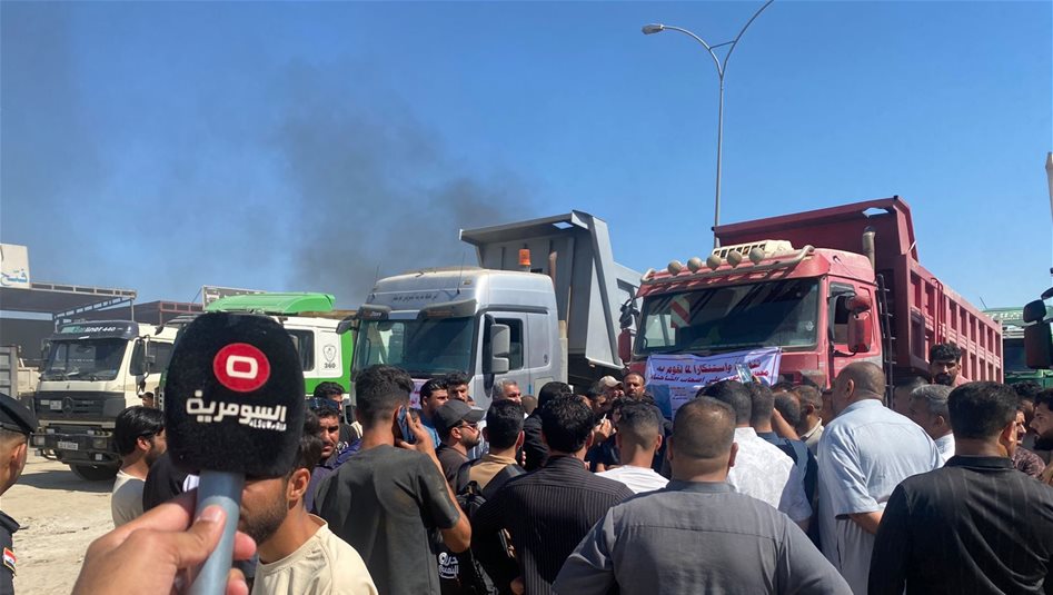 Nehravan’da kamyoncular ağırlık cezalarına karşı sokağa çıktı