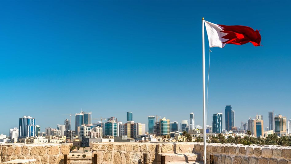 البحرين تعلن إسقاط صواريخ ومسيّرات إيرانية