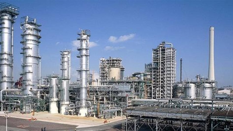 بعد فتح مضيق هرمز.. حقول النفط ترفع إنتاجها تدريجيا