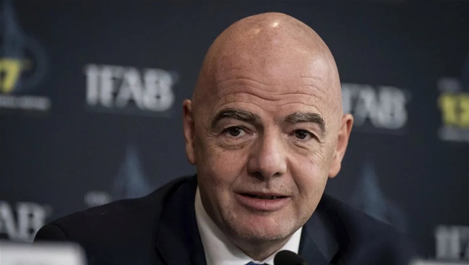 رئيس الفيفا يفاجئ لاعبي المنتخب الإيراني