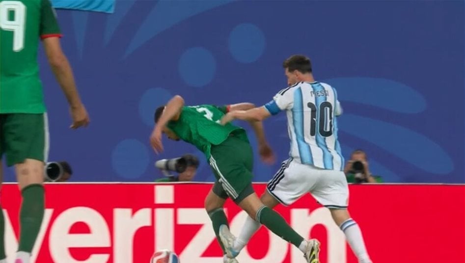 جدل تحكيمي في مونديال 2026.. انتقادات لعدم طرد ميسي