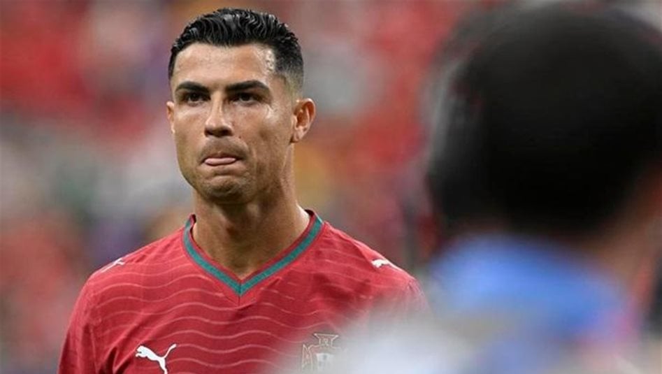 هنري يهاجم رونالدو: على الفريق التسجيل وليس انت 