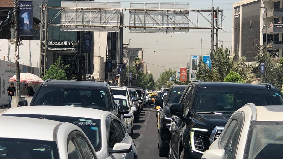 بالصور.. عدسة السومرية ترصد زخما مروريا في شوارع بغداد اليوم