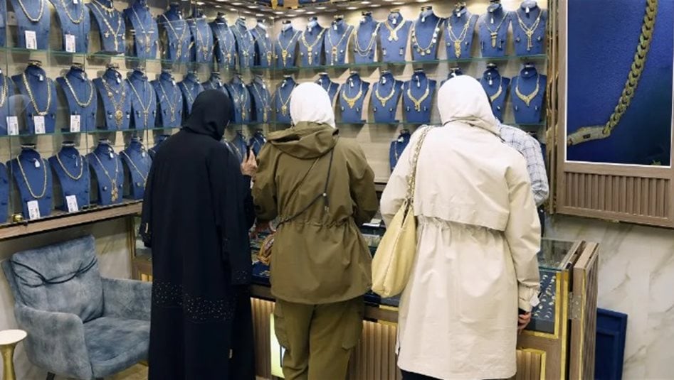 الذهب يتراجع مع تصاعد التوترات بين واشنطن وطهران