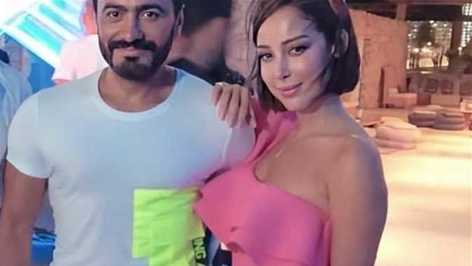 كاميرا عند حمام السباحة.. تامر حسني في ورطة بسبب بسمة بوسيل