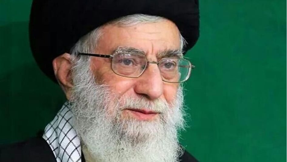 شاهد بالفيديو.. لحظة وصول جثمان السيد الخامنئي إلى مصلّى الإمام الخميني في طهران