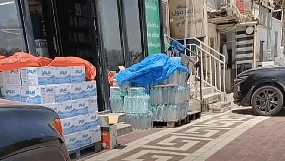 "لا تشربها إذا تعرضت للشمس".. كشف أسرار "مرعبة" عن المياه المعبأة في العراق (فيديو)