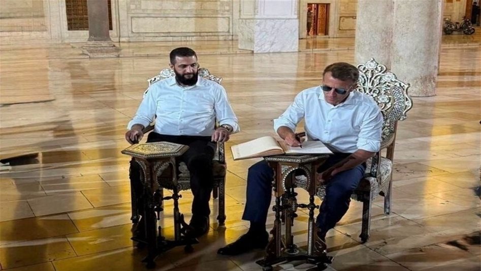 ماكرون يزور الجامع الأموي في دمشق برفقة الشرع ويدوّن توقيعه في سجل الزوار