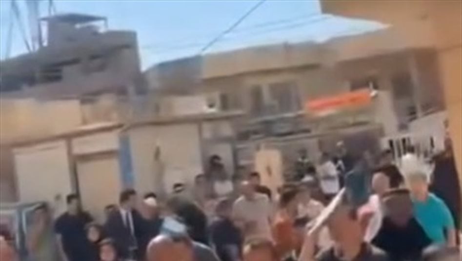 "تحت الشمس".. مواطنون يشتكون من إغلاق دائرة الضريبة في بابل (فيديو)