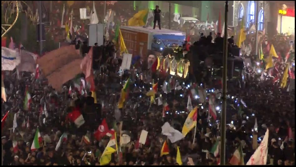 بالصور.. وصول جثمان السيد خامنئي الى وسط كربلاء
