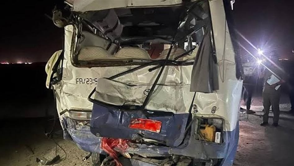 إصابة 12 زائرا عراقيا بحادث غربي مشهد (فيديو)