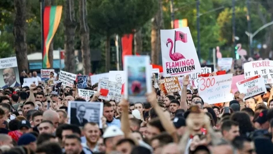 اتهامات بتزوير ملكية أراضٍ تهدد مشروع كوشنر السياحي في ألبانيا