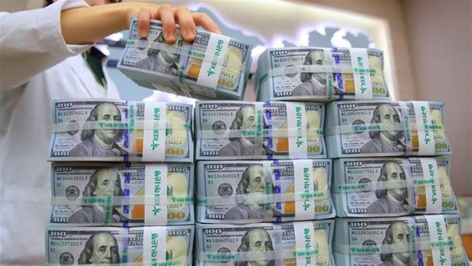 مصدر: العثور على 25 دبة ماء جديدة فيها مبالغ بعملة الدولار بقضية الجميلي