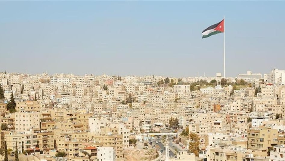صفارات الإنذار تدوي في الأردن وأنباء عن انفجارات