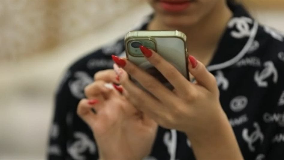 الإطاحة بمتهم ابتز فتاة في بغداد بعد استدراجه إلى كمين محكم (فيديو)
