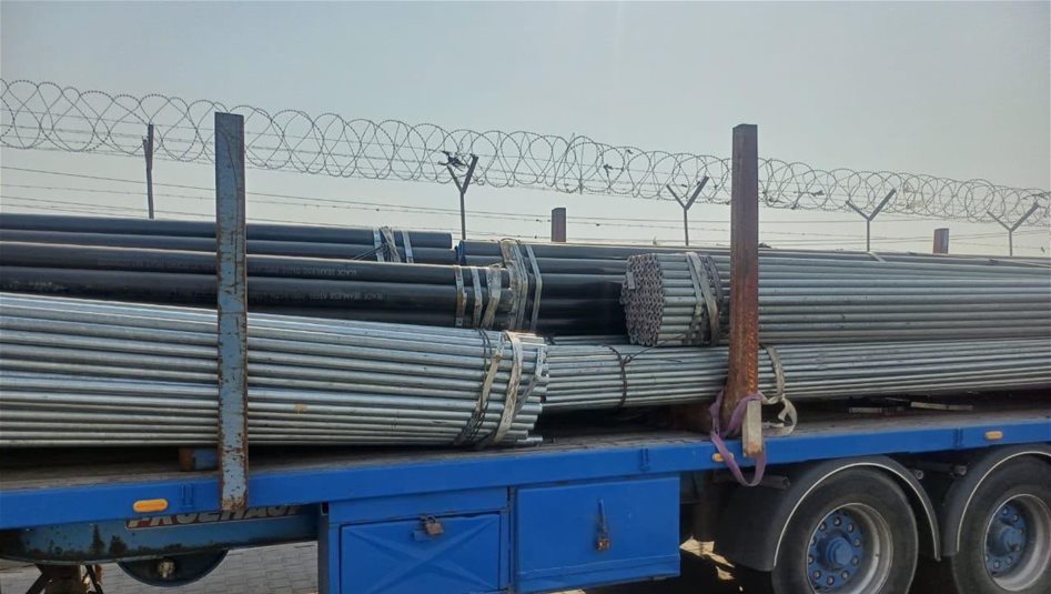ضبط شاحنتين ببضائع غير مصرح عنها ومعاملة كمركية مزورة في أم قصر