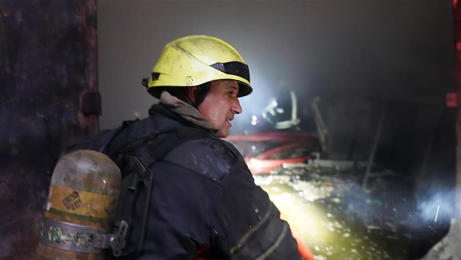 Bağdat'ta marangoz atölyesinde çıkan yangın söndürüldü