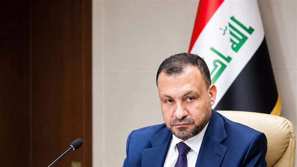 بالصورة.. قوة من النزاهة تعتقل وكيل وزارة الكهرباء لشؤون النقل والتوزيع