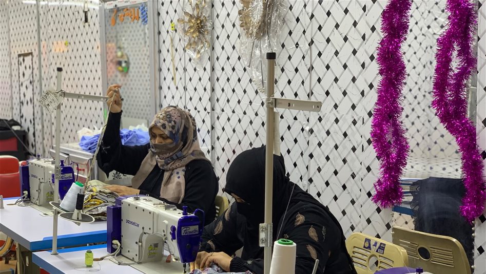 سجن النساء المركزي يطلق دورة لتعليم فن الخياطة بمشاركة 60 نزيلة