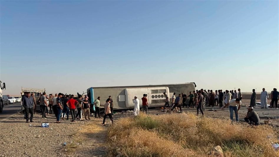 بالفيديو.. لحظة انقلاب الحافلة في الموصل والمرور تؤكد: نوم السائق تسبب بالحادث