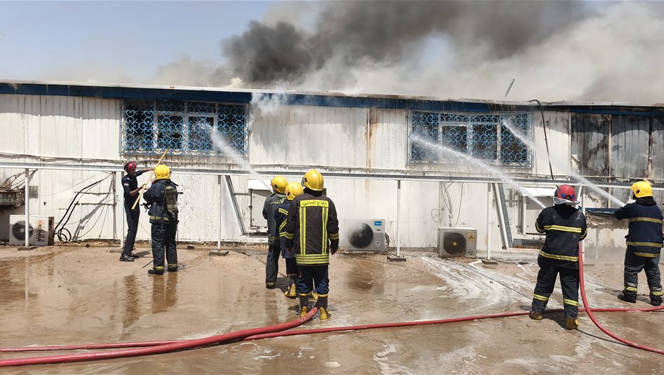الدفاع المدني يخمد حريقاً في مذخر أدوية بمستشفى الفيحاء بالبصرة