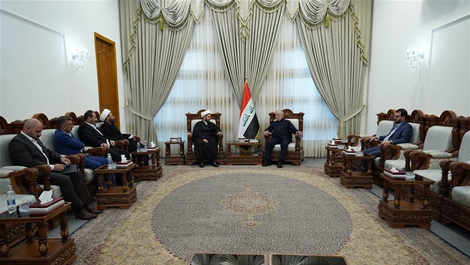العامري ووفد من حركة النجباء على طاولة واحدة.. هذا ما تم بحثه