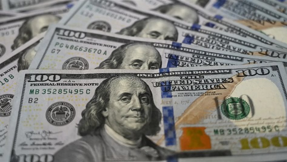الدولار يقترب من أدنى مستوى في 3 أشهر