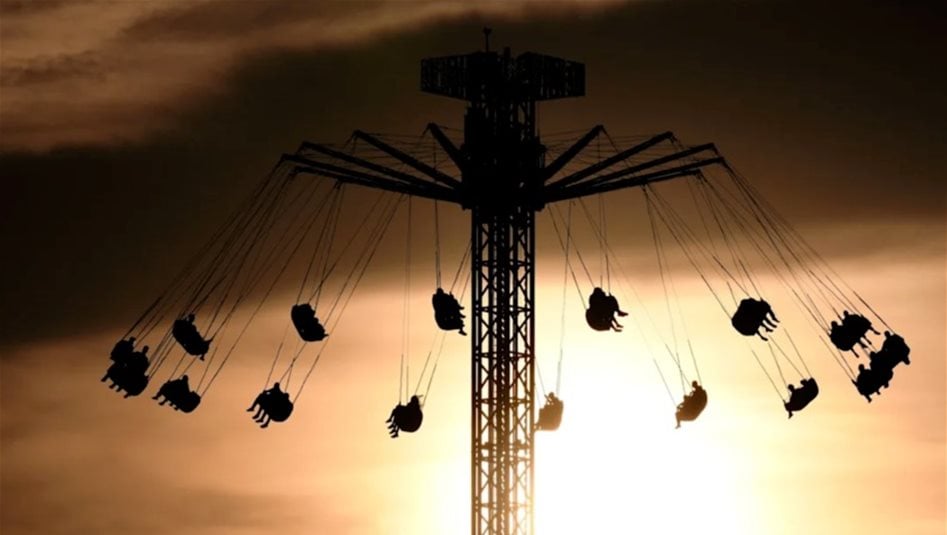 Ferris wheel stalls at Hamburg fair, strands 23 riders for three hours