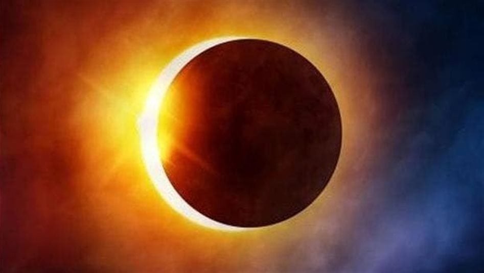 ​هذه الليلة وفجر الغد.. خسوف قمري أحمر يزين سماء العالم العربي
