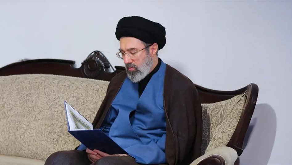"ميت سريرياً".. نائب لبناني يثير الجدل بشأن مصير السيد الخامنئي