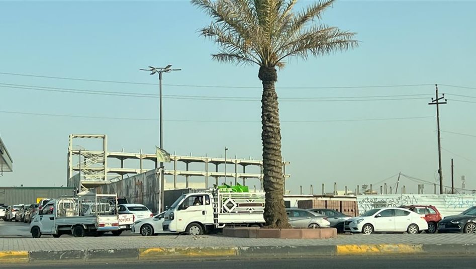 Basra ve Zikar'da benzin krizi araç kuyruklarına yol açtı