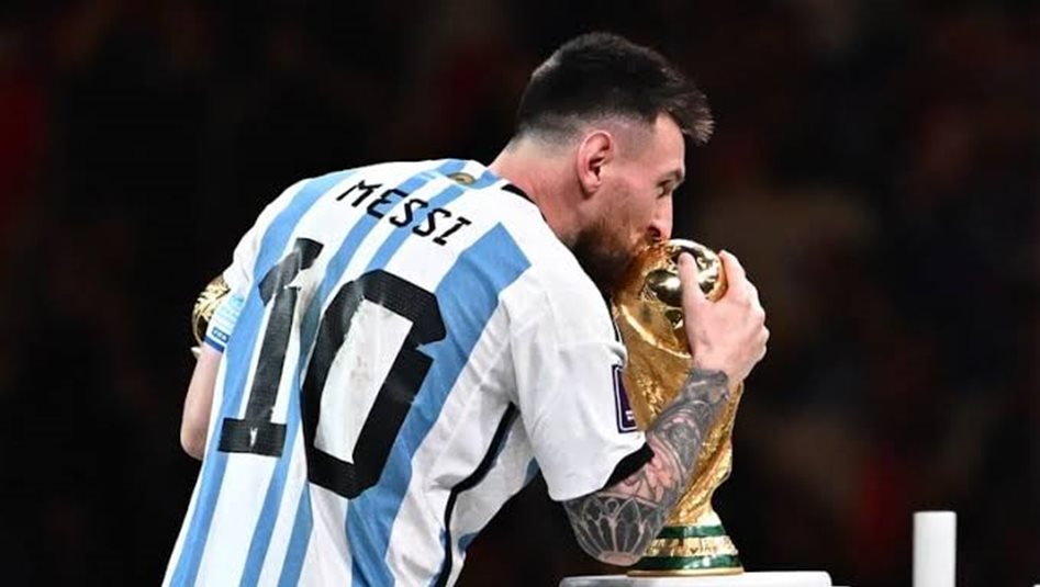 دقيقة تصفيق في الملاعب كافة.. تكريم أسطوري لميسي في الأرجنتين