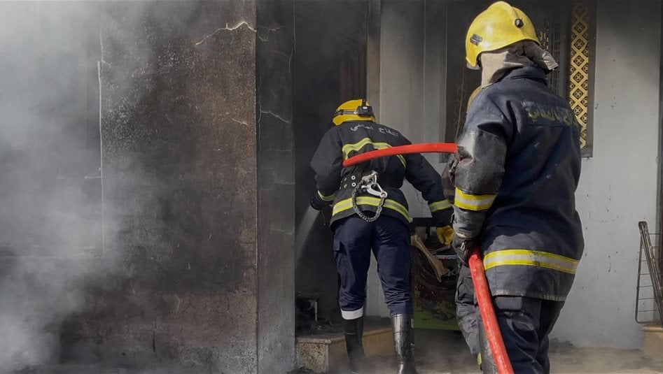 إخماد حريق داخل دار سكنية في الرمادي