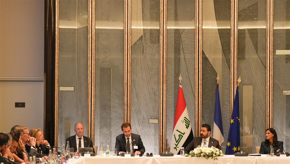 الزيدي يتحدث من باريس عن طريق التنمية ورفع انتاج العراق من النفط