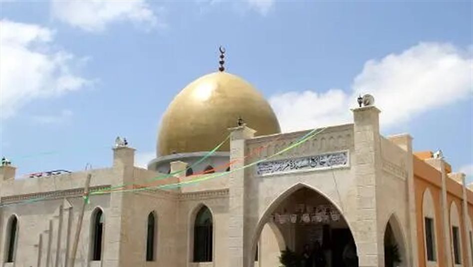 منح صدقة عند باب المسجد وسرق دراجة قريبة منه