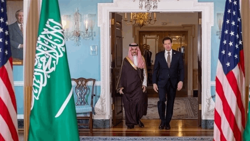 السعودية وأمريكا تؤكدان أهمية أمن الملاحة في هرمز وباب المندب