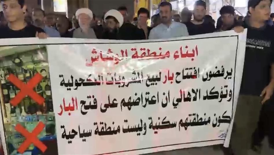 أهالي الوشاش يحتجون على افتتاح مخزن لبيع المشروبات الكحولية بالمنطقة (فيديو)