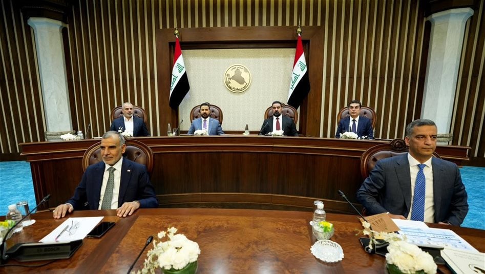 وزير المالية: ملزمون بدفع الرواتب البالغة 7.7 تريليون دينار شهرياً