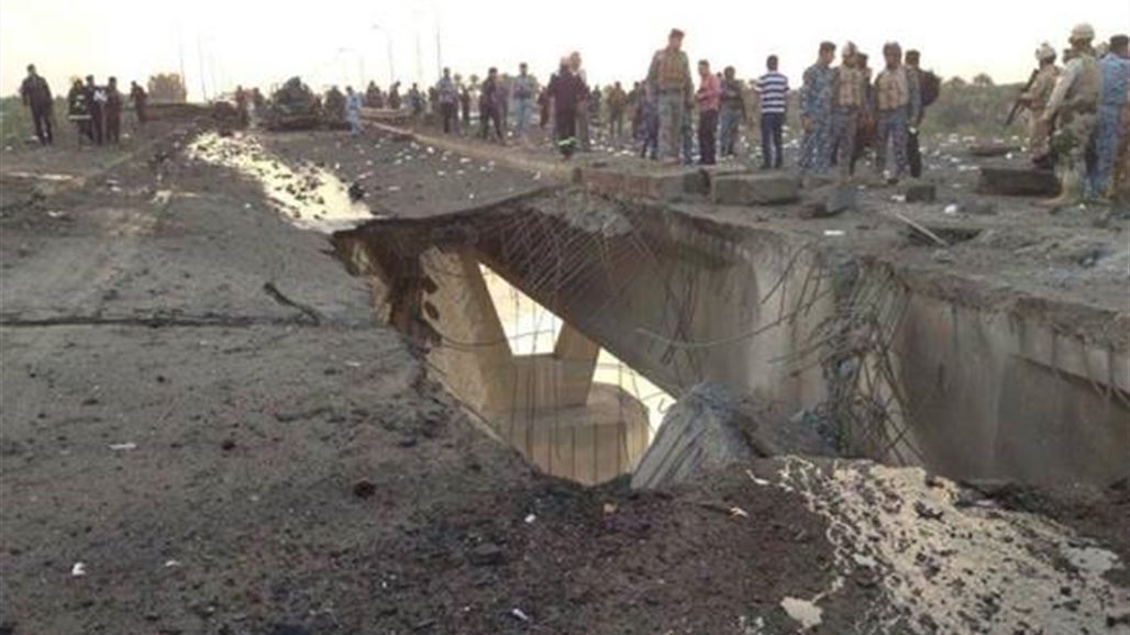 عناصر "داعش" يفجرون الجسر الرابط بين جامعة الانبار ومدينة الرمادي