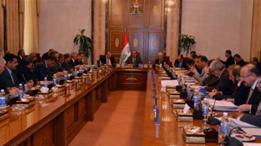 مجلس الوزراء يقرر جمع رواتب الموظفين بالمناطق غير الخاضعة لسيطرة الحكومة