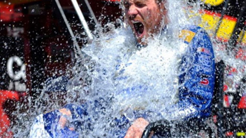 "بالصور: مشاهير من العالم في "تحدي دلو الثلج