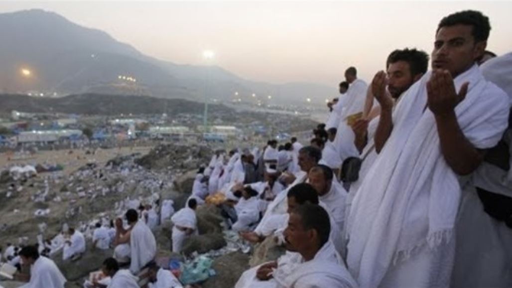 حجاج بيت الله الحرام يبدأون منذ الصباح بالتوافد على صعيد عرفات