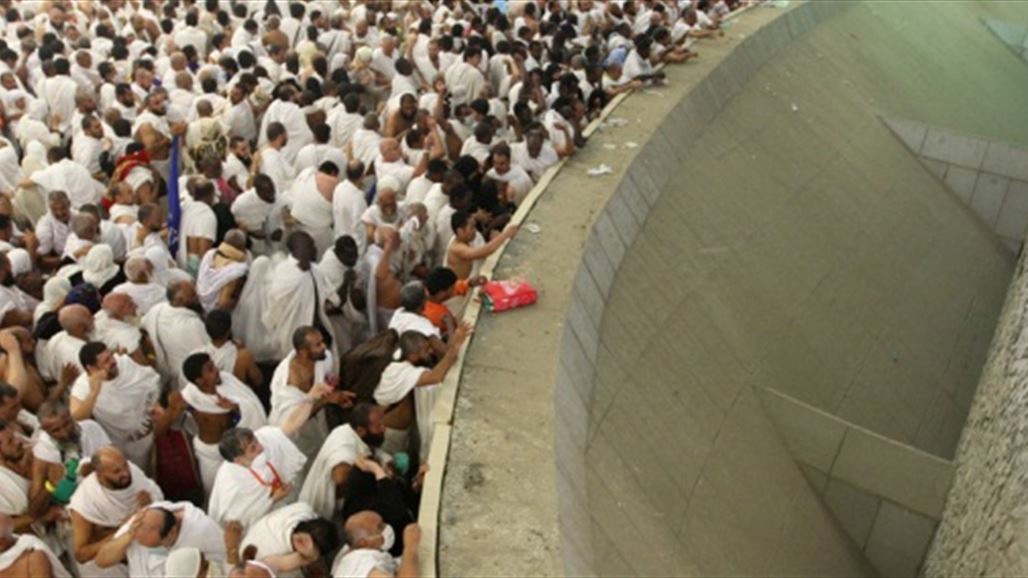 حجاج بيت الله الحرام يبدأون مناسك رمي الجمرات