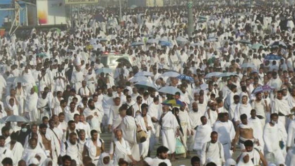 حجاج بيت الله الحرام يواصلون مناسكهم في منى