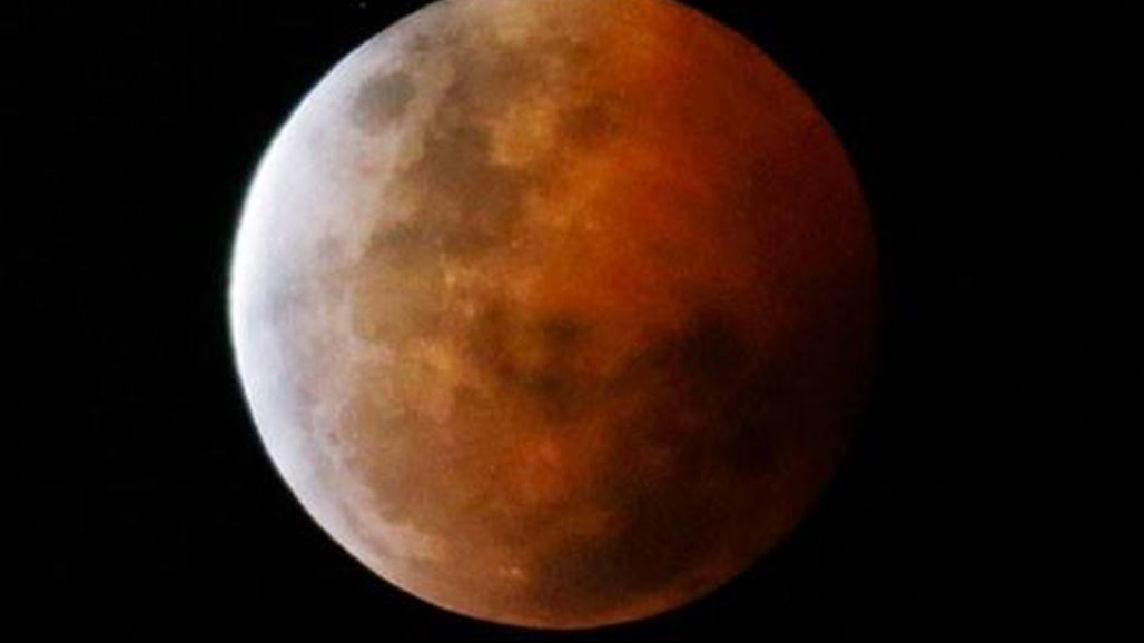 بالصور: "قمر الدم" يظهر مرة جديدة!