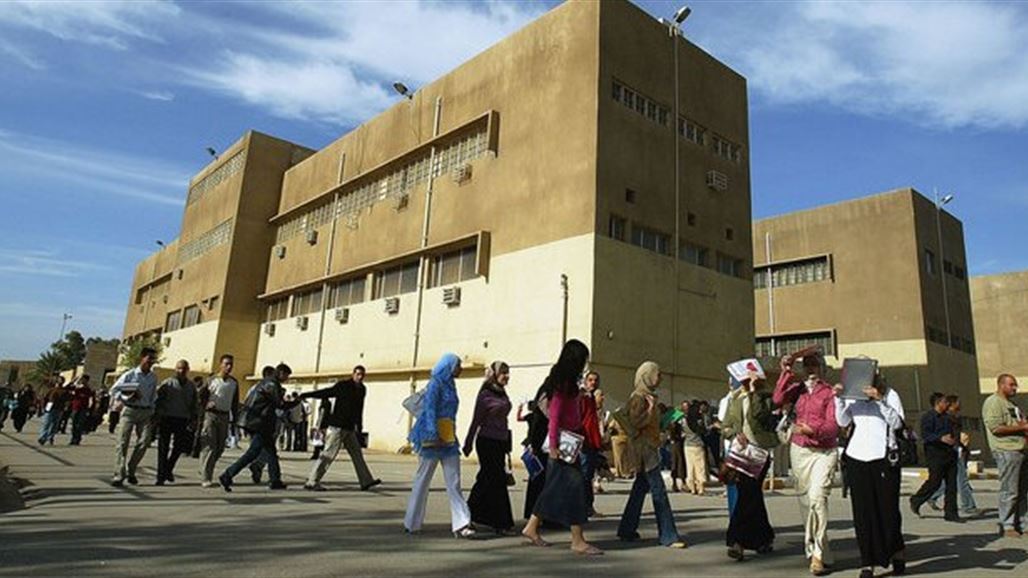 العشرات من طلبة الكليات يتظاهرون امام مبنى وزارة التعليم للمطالبة بدور ثالث