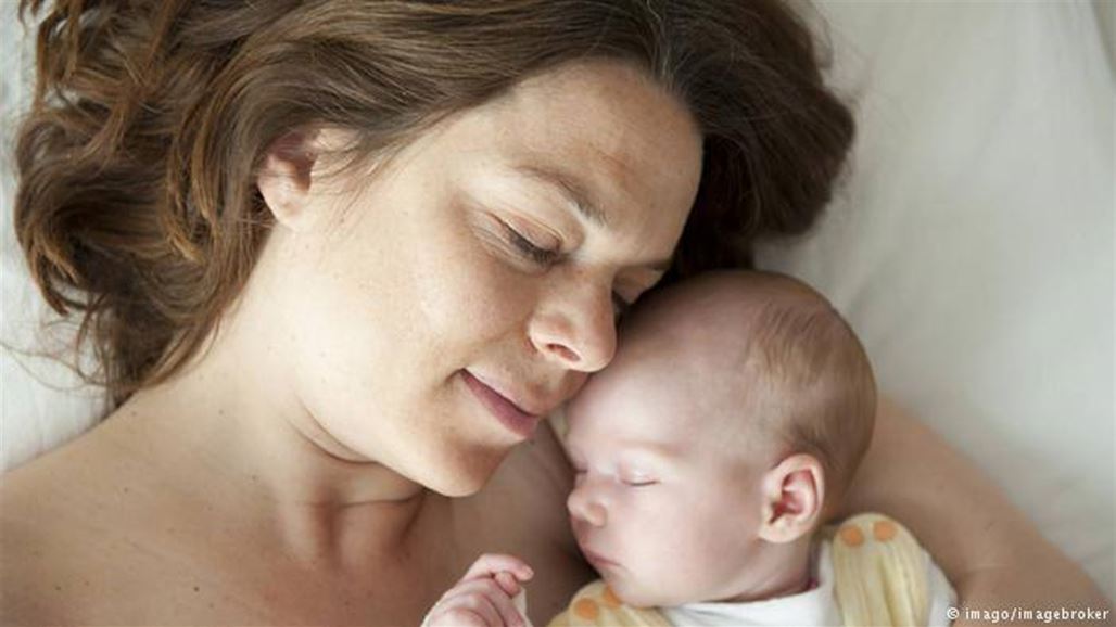 نوم الأطفال على الأريكة قد يتسبب في وفاتهم!