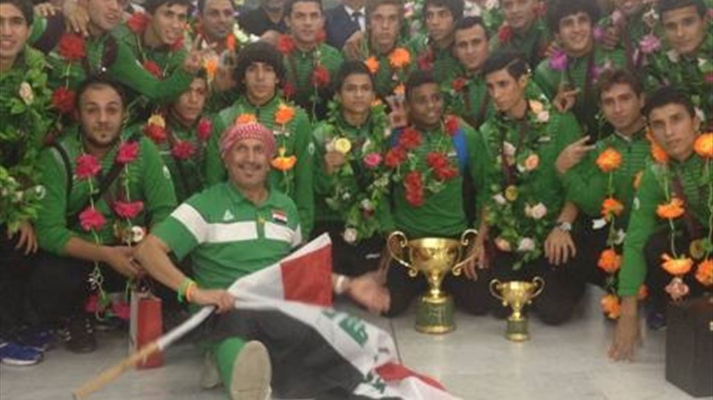 بالصور.. استقبال منتخب الناشئين بطل العرب بكرة القدم